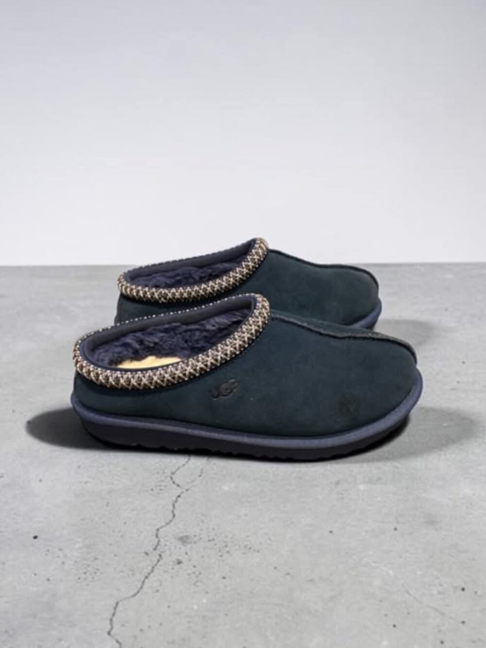 UGG Tasman II Slippers Navy Blue Big Kids 5 / Fits US Women's 6 - 6.5 EUC